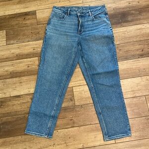 American Eagle Mom Jeans - size 8 - crossover waist - like new